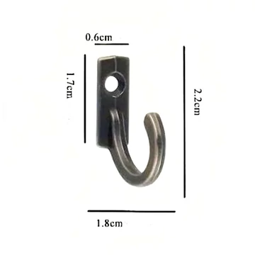 Bronz színű fém akasztó, mérete: 0,6x2,2 cm