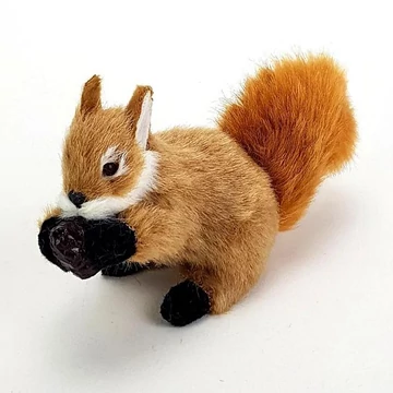 Prémium mókus makkal, szőrmés. Mérete: 14x9x5 cm