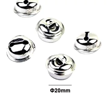 Ezüst színű csengő, mérete: 2 cm. Az ár egy darabra vonatkozik.