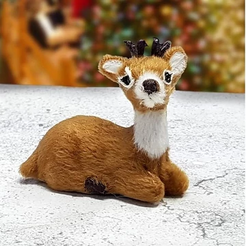 Ülő őzike, prémium szőrmés. Mérete: 6 cm