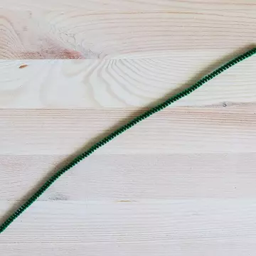 Zsenilia drót, fenyőzöld. Hossza: 30 cm