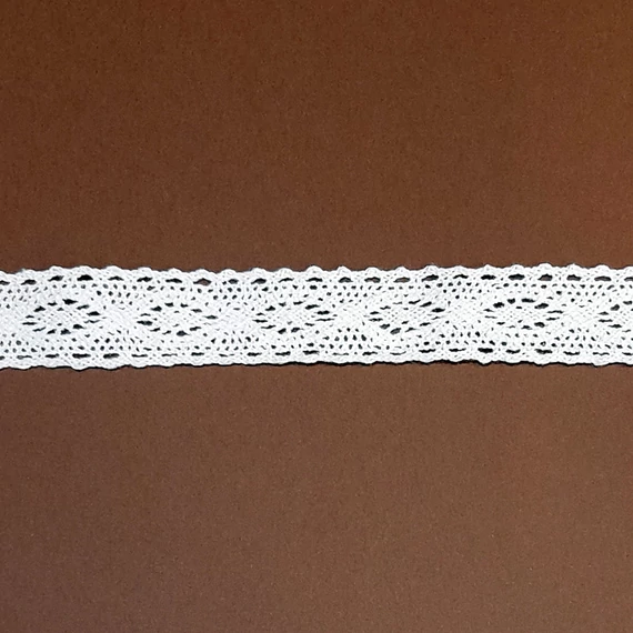 Bézs pamutcsipke, szélessége 2,5 cm