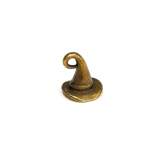 Antik bronz színű boszorkánykalap charm. Mérete1,1x1,1 cm 