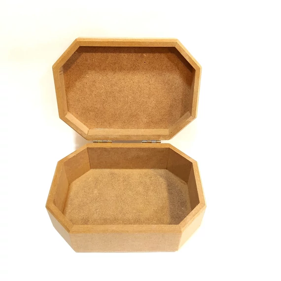 Hosszúkás hatszögletű MDF doboz, mérete: 175x125x7 mm