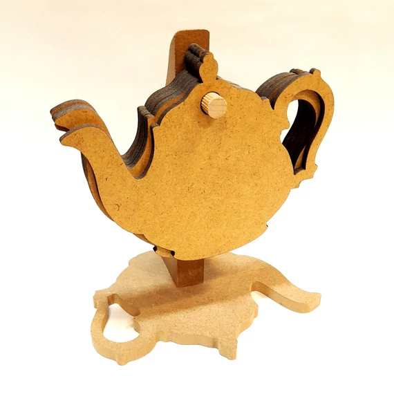 Kancsó alakú poháralátét, MDF. Alátétek mérete: 14,5x11,5 cm, tartó magassága: 17 cm.