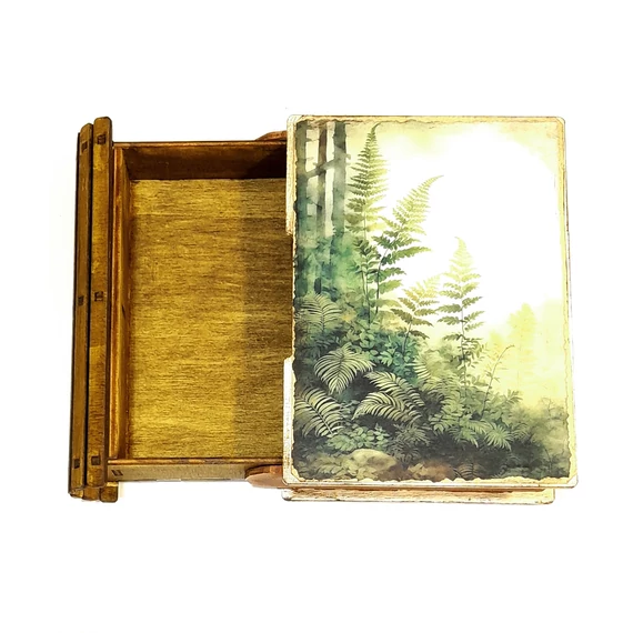 Könyvdoboz, erdőrészlettel. Mérete: 13x15x3,5 cm