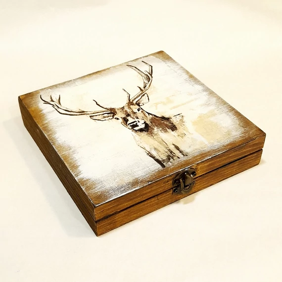 Fadoboz szarvassal - az erdő királya. Mérete: 14,5x145x3 cm