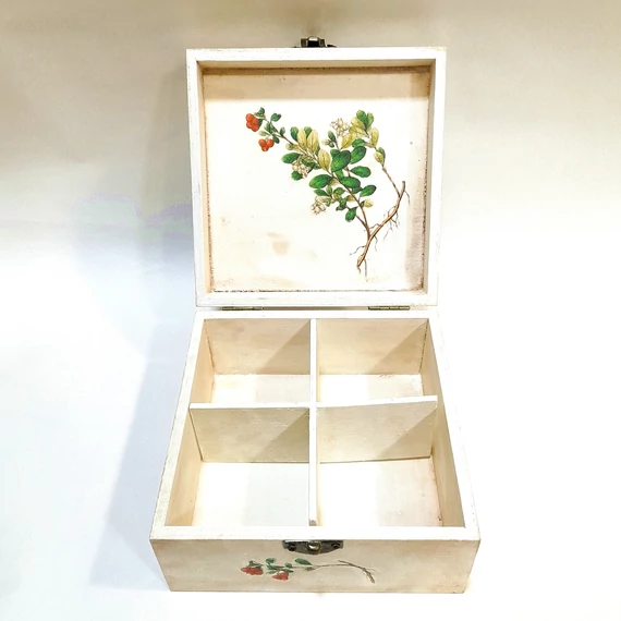 Négy részes teásdoboz, rókával. Mérete: 15x15x8 cm