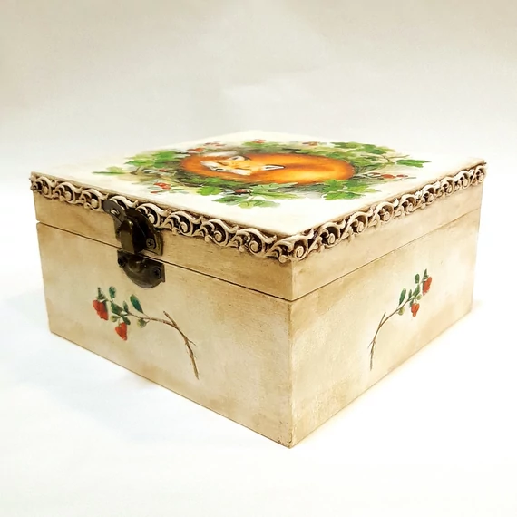 Négy részes teásdoboz, rókával. Mérete: 15x15x8 cm