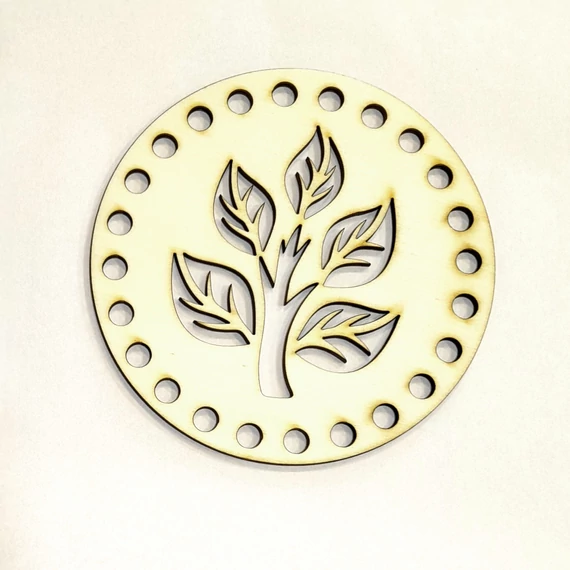Kör alakú natúr dekortábla leveles ág mintával. Mérete: 12 cm, lyuk mérete: 6 mm