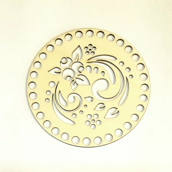 Horgolható natúr tábla cirádás, kör alakú. Átmérője: 17 cm