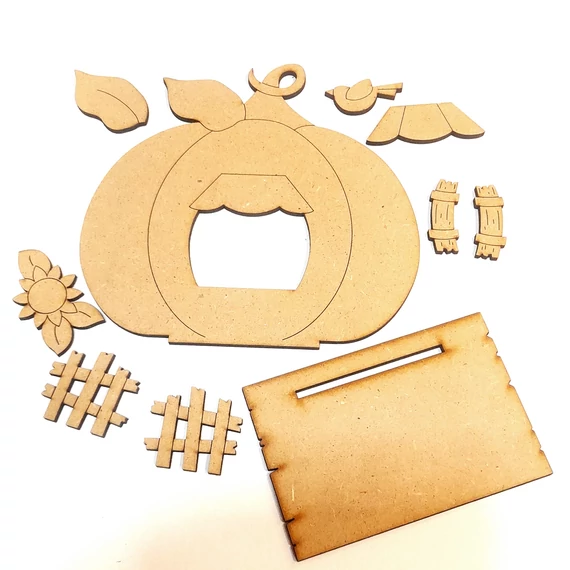 Tök bolt, talpas, MDF. Mérete: 15,5x14,5 cm