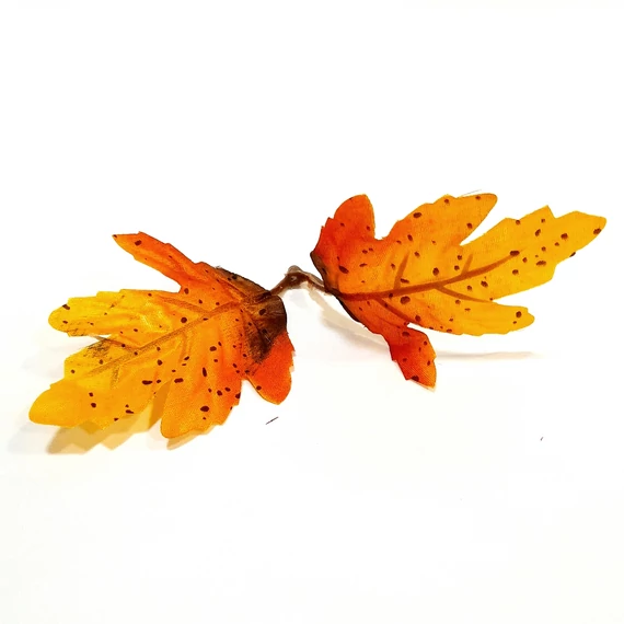 Őszi tölgylevél pár, levél mérete: 8x5 cm