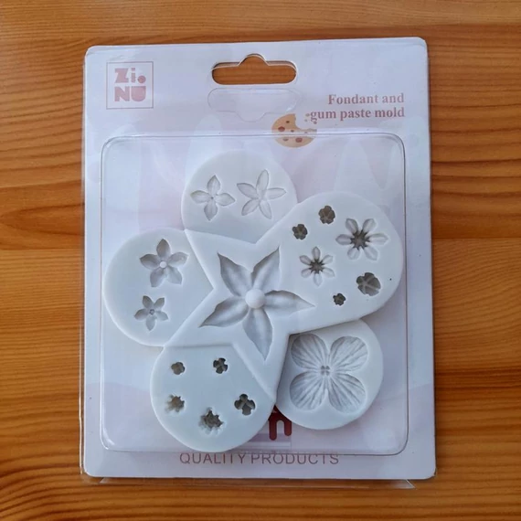 Szilikon formázó, virágok. Mérete: 10 cm