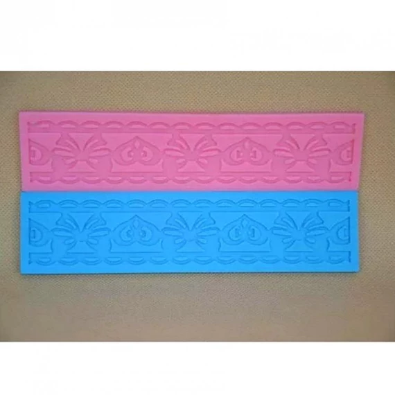 Szilikon formázó, masnis szalag. Mérete: 21x5 cm