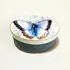 Kék pillangós ovális dobozka. Mérete: 8x6x3,5 cm